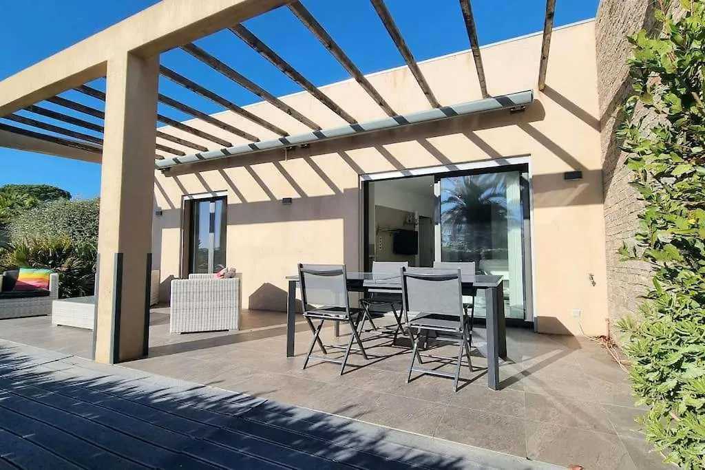Chez K&D Appartement, Piscine, Mer 150M Grimaud Apartment